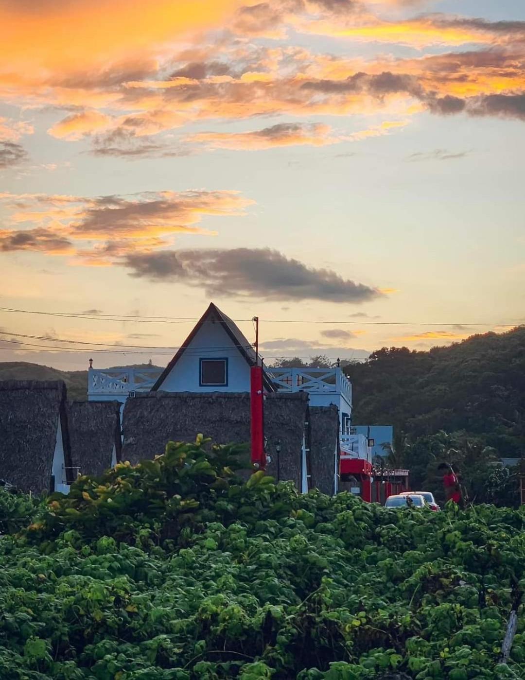 Hotel Triangle Huts Pagudpud Esterno foto